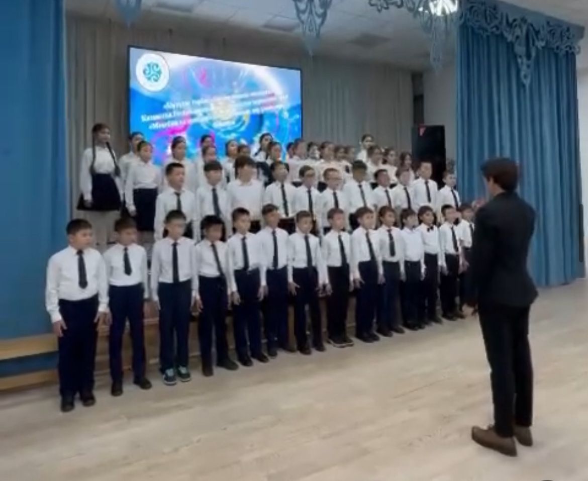 "Мәңгілік ел" атты қалалық мектеп оқушыларынан хор